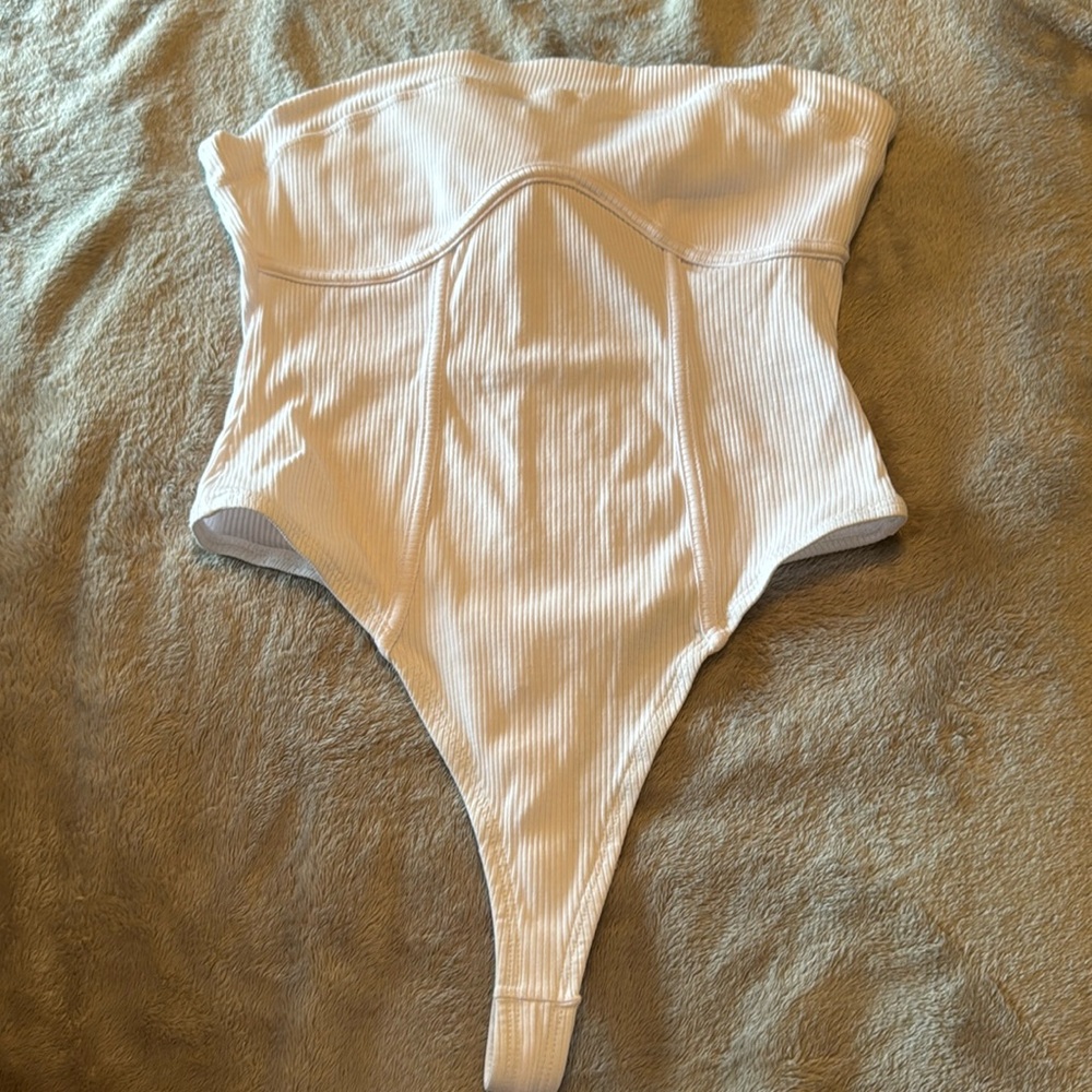 Urban Outfitters / Ribbed Bodysuit / Size L